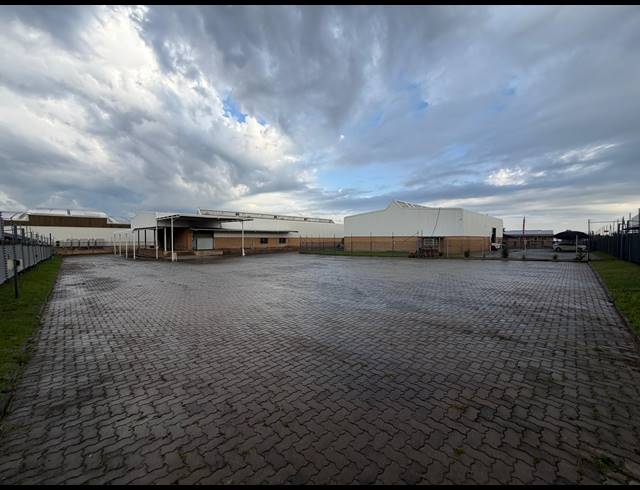 1,341M² WAREHOUSE TO LET IN HALFWAY HOUSE